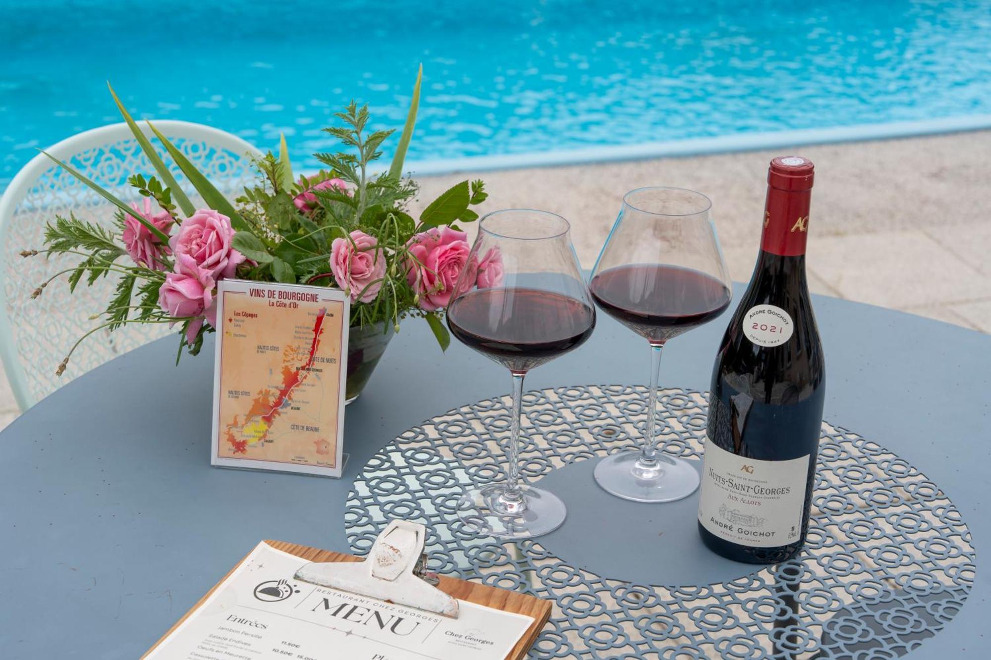 Kyriad Nuits Saint Georges Dijon Sud Екстериор снимка